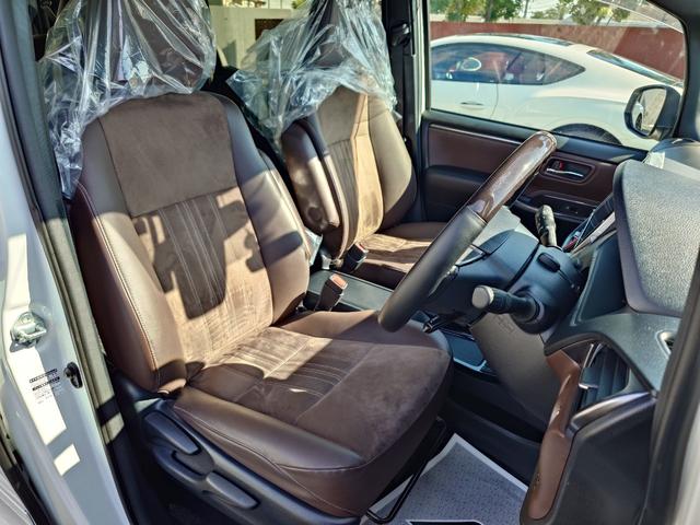 エスクァイア ハイブリッドＧｉ　プレミアムパッケージ　モデリスタエアロ・純正１０インチナビ・フリップダウンモニター・パワーバックドア・ハーフレザーシート・シートヒーター・両側オートスライドドア・プリクラッシュセーフティ・ＬＤＡ・オートクルーズ（13枚目）