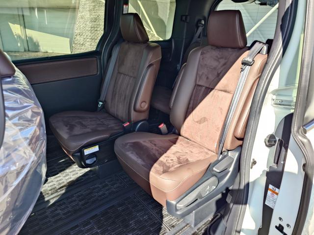 エスクァイア ハイブリッドＧｉ　プレミアムパッケージ　モデリスタエアロ・純正１０インチナビ・フリップダウンモニター・パワーバックドア・ハーフレザーシート・シートヒーター・両側オートスライドドア・プリクラッシュセーフティ・ＬＤＡ・オートクルーズ（24枚目）