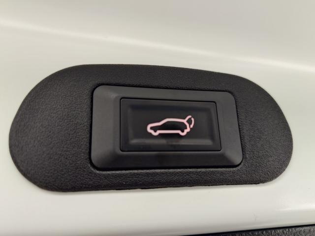 エスクァイア ハイブリッドＧｉ　プレミアムパッケージ　モデリスタエアロ・純正１０インチナビ・フリップダウンモニター・パワーバックドア・ハーフレザーシート・シートヒーター・両側オートスライドドア・プリクラッシュセーフティ・ＬＤＡ・オートクルーズ（27枚目）