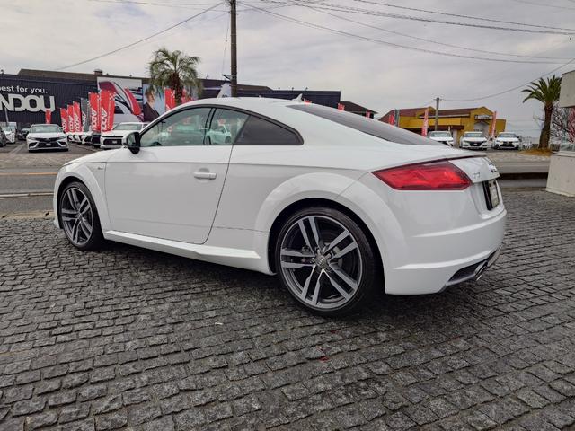 ＴＴクーペ ２．０ＴＦＳＩ　Ｓラインパッケージ　純正ナビ＆地デジ・バーチャルコックピット・オプション１９ＡＷ・ハーフレザーシート・ＬＥＤライト・パドルシフト・アドバンスドキー・ＥＴＣ（5枚目）