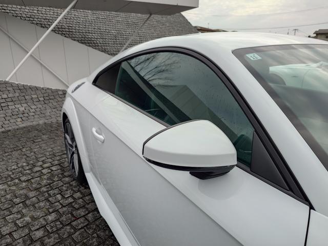 ＴＴクーペ ２．０ＴＦＳＩ　Ｓラインパッケージ　純正ナビ＆地デジ・バーチャルコックピット・オプション１９ＡＷ・ハーフレザーシート・ＬＥＤライト・パドルシフト・アドバンスドキー・ＥＴＣ（6枚目）