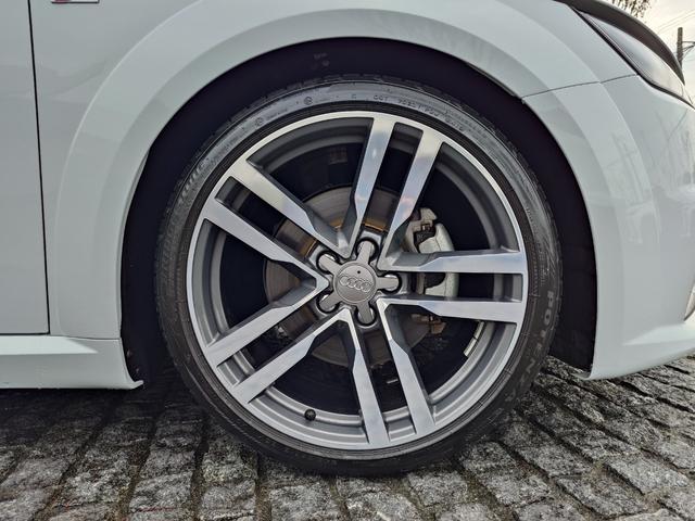 ＴＴクーペ ２．０ＴＦＳＩ　Ｓラインパッケージ　純正ナビ＆地デジ・バーチャルコックピット・オプション１９ＡＷ・ハーフレザーシート・ＬＥＤライト・パドルシフト・アドバンスドキー・ＥＴＣ（9枚目）