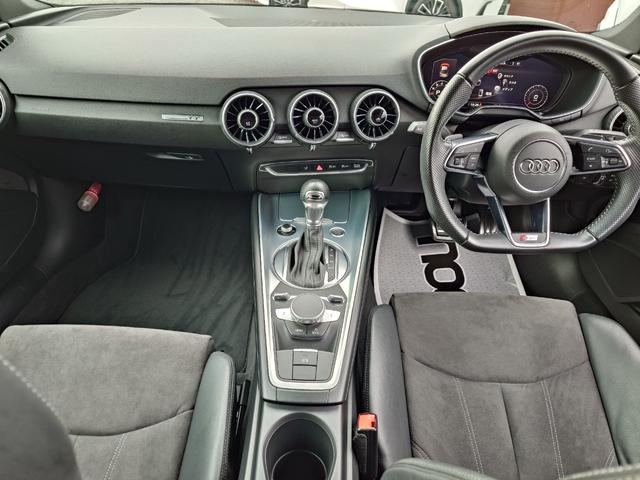ＴＴクーペ ２．０ＴＦＳＩ　Ｓラインパッケージ　純正ナビ＆地デジ・バーチャルコックピット・オプション１９ＡＷ・ハーフレザーシート・ＬＥＤライト・パドルシフト・アドバンスドキー・ＥＴＣ（10枚目）
