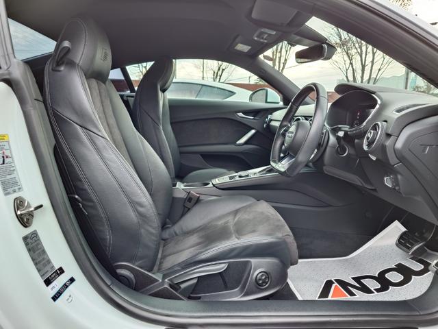 ＴＴクーペ ２．０ＴＦＳＩ　Ｓラインパッケージ　純正ナビ＆地デジ・バーチャルコックピット・オプション１９ＡＷ・ハーフレザーシート・ＬＥＤライト・パドルシフト・アドバンスドキー・ＥＴＣ（11枚目）