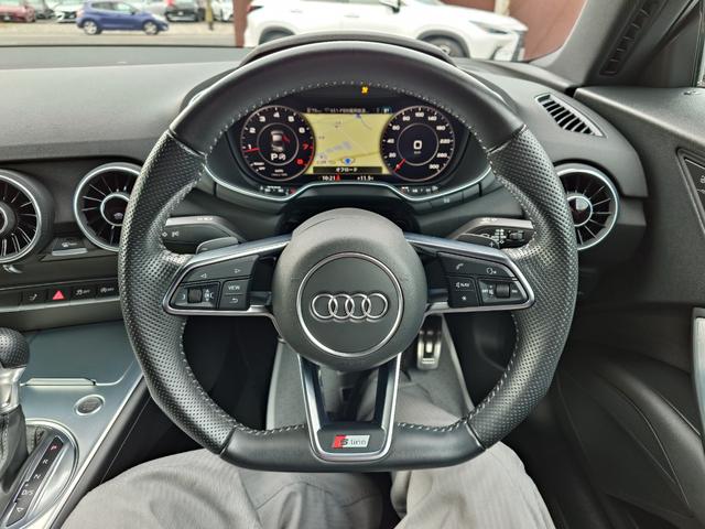 ＴＴクーペ ２．０ＴＦＳＩ　Ｓラインパッケージ　純正ナビ＆地デジ・バーチャルコックピット・オプション１９ＡＷ・ハーフレザーシート・ＬＥＤライト・パドルシフト・アドバンスドキー・ＥＴＣ（14枚目）
