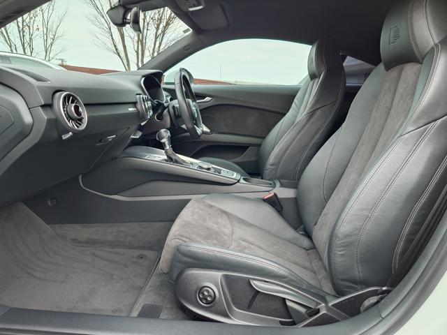 ＴＴクーペ ２．０ＴＦＳＩ　Ｓラインパッケージ　純正ナビ＆地デジ・バーチャルコックピット・オプション１９ＡＷ・ハーフレザーシート・ＬＥＤライト・パドルシフト・アドバンスドキー・ＥＴＣ（22枚目）
