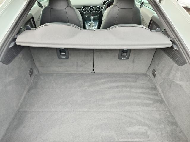 ＴＴクーペ ２．０ＴＦＳＩ　Ｓラインパッケージ　純正ナビ＆地デジ・バーチャルコックピット・オプション１９ＡＷ・ハーフレザーシート・ＬＥＤライト・パドルシフト・アドバンスドキー・ＥＴＣ（24枚目）