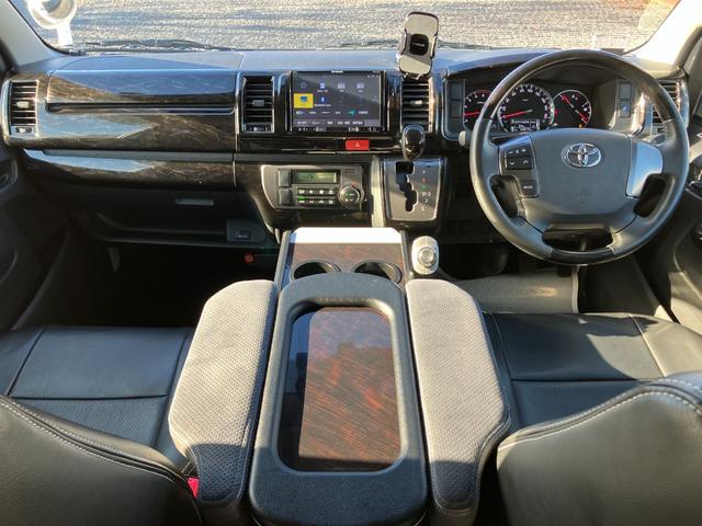 ハイエースバン 　社外８インチナビ＆地デジ・バックモニター・社外エアロ・社外１７ＡＷ・ＬＥＤライト・スマートキー・シートカバー・ＥＴＣ・コンビハンドル・社外テールレンズ・エアバッグ・ＡＢＳ（10枚目）