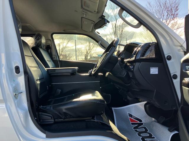 ハイエースバン 　社外８インチナビ＆地デジ・バックモニター・社外エアロ・社外１７ＡＷ・ＬＥＤライト・スマートキー・シートカバー・ＥＴＣ・コンビハンドル・社外テールレンズ・エアバッグ・ＡＢＳ（11枚目）