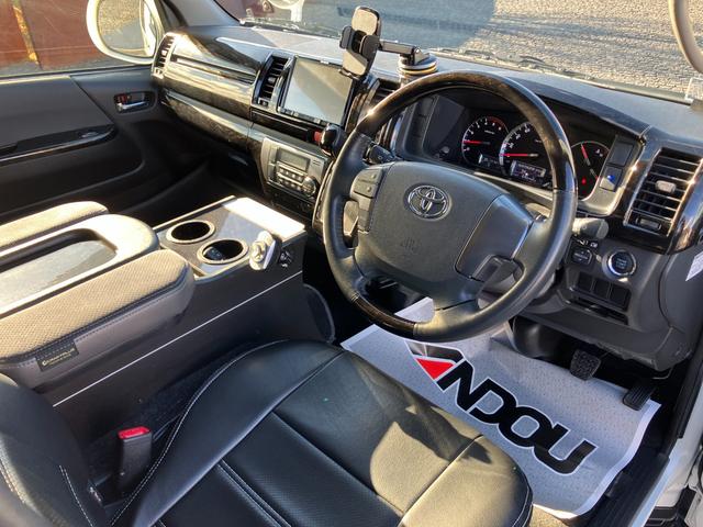 ハイエースバン 　社外８インチナビ＆地デジ・バックモニター・社外エアロ・社外１７ＡＷ・ＬＥＤライト・スマートキー・シートカバー・ＥＴＣ・コンビハンドル・社外テールレンズ・エアバッグ・ＡＢＳ（12枚目）