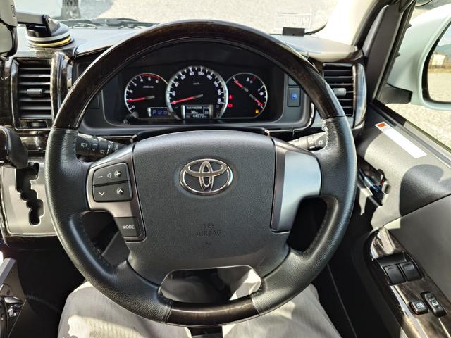 ハイエースバン 　社外８インチナビ＆地デジ・バックモニター・社外エアロ・社外１７ＡＷ・ＬＥＤライト・スマートキー・シートカバー・ＥＴＣ・コンビハンドル・社外テールレンズ・エアバッグ・ＡＢＳ（14枚目）