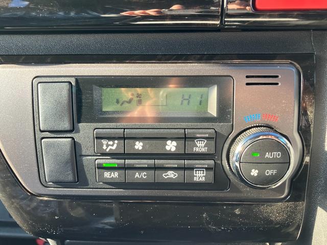 ハイエースバン 　社外８インチナビ＆地デジ・バックモニター・社外エアロ・社外１７ＡＷ・ＬＥＤライト・スマートキー・シートカバー・ＥＴＣ・コンビハンドル・社外テールレンズ・エアバッグ・ＡＢＳ（20枚目）