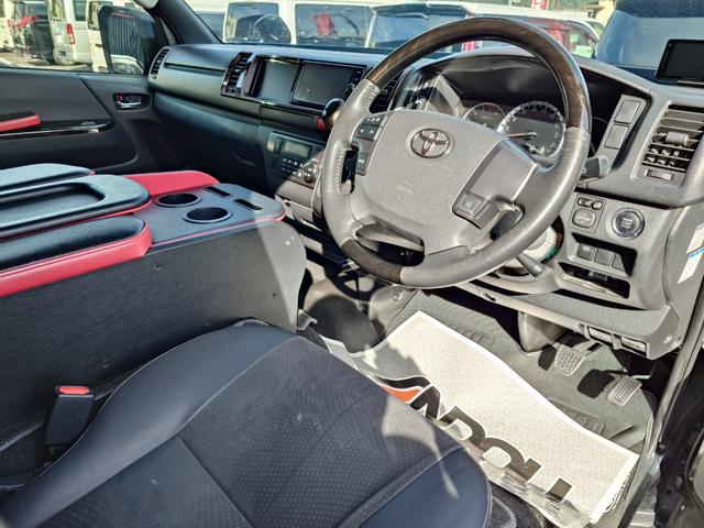 ハイエースバン スーパーＧＬ　ダークプライムＩＩ　ナビ＆地デジ・バックモニター・ＬＥＤライト・オートハイビーム・プリクラッシュセーフティ・ＬＤＡ・スマートキー・ＥＴＣ・ハーフレザーシート・フォグ・エアバッグ・ＡＢＳ（12枚目）