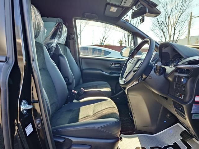 ヴォクシー ハイブリッドＺＳ　煌ＩＩＩ（10枚目）