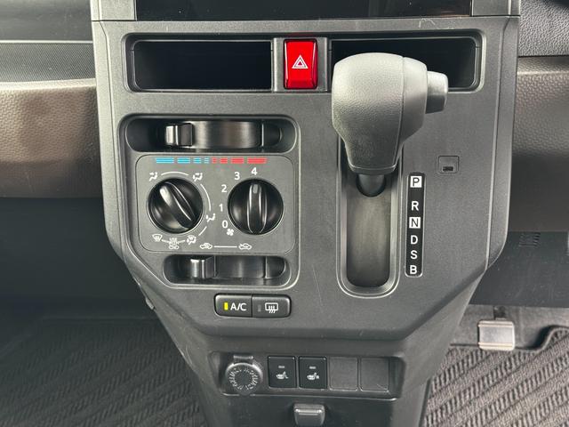 ルーミー 　片側パワースライドドア／スマートアシスト／前席シートヒーター／純正７インチナビ（ワンセグＴＶ／Ｂｌｕｅｔｏｏｔｈ／ＣＤ／ラジオ）バックカメラ／ステアリングスイッチ／スマートキー／コーナーセンサー（26枚目）