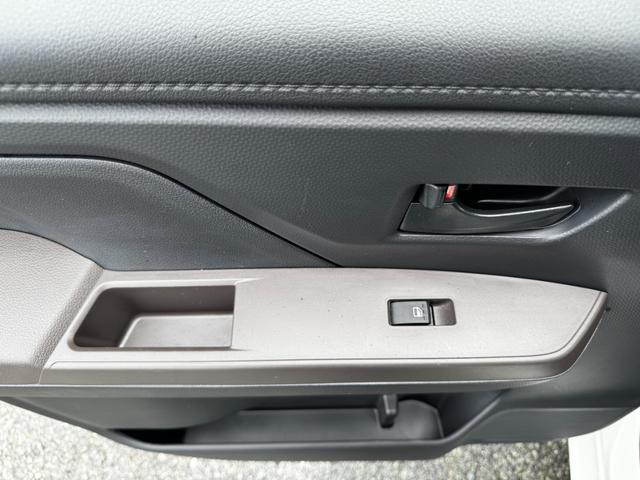 ルーミー 　片側パワースライドドア／スマートアシスト／前席シートヒーター／純正７インチナビ（ワンセグＴＶ／Ｂｌｕｅｔｏｏｔｈ／ＣＤ／ラジオ）バックカメラ／ステアリングスイッチ／スマートキー／コーナーセンサー（37枚目）