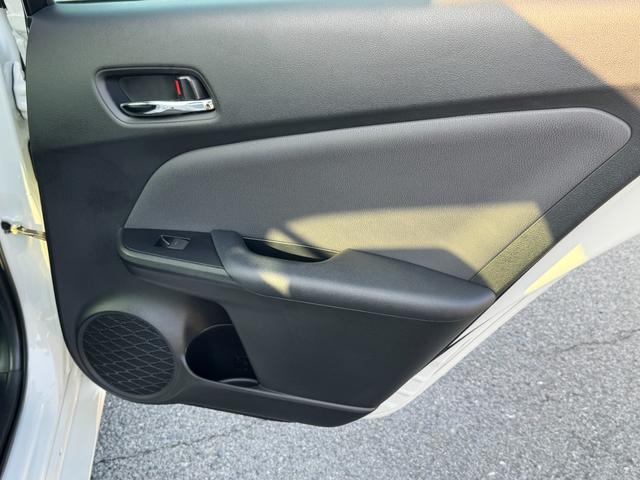 プリウス Ｓツーリングセレクション　カロッツェリアナビ（フルセグＴＶ・ＣＤ・ＤＶＤ・Ｂｌｕｅｔｏｏｔｈ・ミュージックサーバー）ＥＴＣ／スマートキー２個／シートヒーター／フォグランプ／ＬＥＤライト／ステアリングスイッチ／バックカメラ（29枚目）