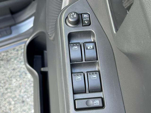 ピクシスメガ L SAIII トヨタ純正ナビ(Bluetooth・AM・FM)オートハイビーム/アイドリングストップ/ETC/両側パワースライドドア/後席ロールサンシェード/ステアリングスイッチ/オート格納ドアミラー/フォグランプ(10枚目)