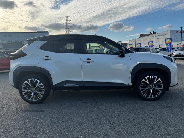 ヤリスクロス ハイブリッドZ パノラミックビューM/BSM/ドラレコ前後/ETC/純正Dオーディオ(フルセグTV・AppleCarPlay・Bluetoot・ラジオ)/前席シートヒーター/LEDヘッドライト/オートハイビーム(4枚目)