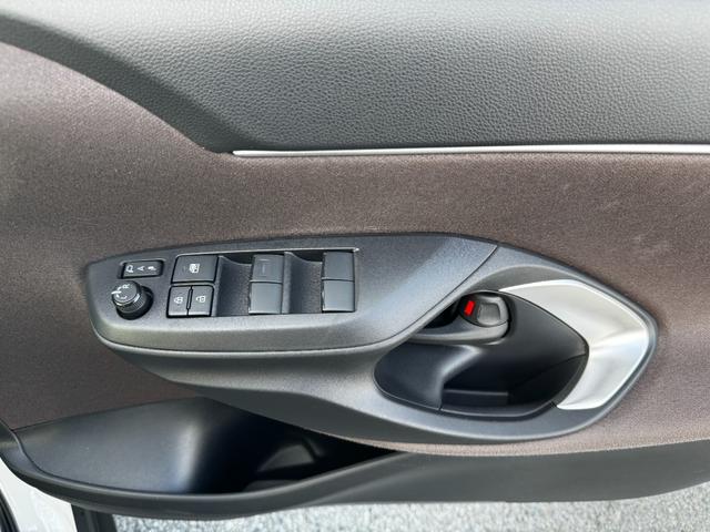 ヤリスクロス ハイブリッドZ パノラミックビューM/BSM/ドラレコ前後/ETC/純正Dオーディオ(フルセグTV・AppleCarPlay・Bluetoot・ラジオ)/前席シートヒーター/LEDヘッドライト/オートハイビーム(10枚目)