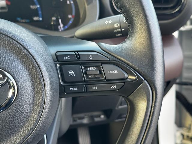 ヤリスクロス ハイブリッドZ パノラミックビューM/BSM/ドラレコ前後/ETC/純正Dオーディオ(フルセグTV・AppleCarPlay・Bluetoot・ラジオ)/前席シートヒーター/LEDヘッドライト/オートハイビーム(18枚目)