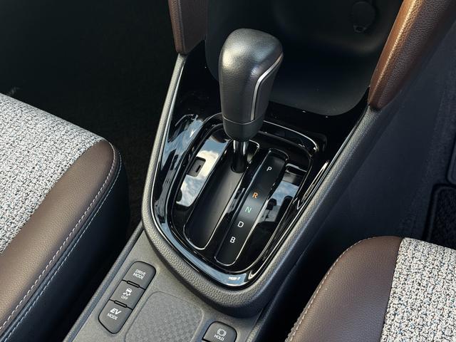 ヤリスクロス ハイブリッドZ パノラミックビューM/BSM/ドラレコ前後/ETC/純正Dオーディオ(フルセグTV・AppleCarPlay・Bluetoot・ラジオ)/前席シートヒーター/LEDヘッドライト/オートハイビーム(26枚目)