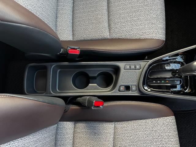 ヤリスクロス ハイブリッドZ パノラミックビューM/BSM/ドラレコ前後/ETC/純正Dオーディオ(フルセグTV・AppleCarPlay・Bluetoot・ラジオ)/前席シートヒーター/LEDヘッドライト/オートハイビーム(27枚目)