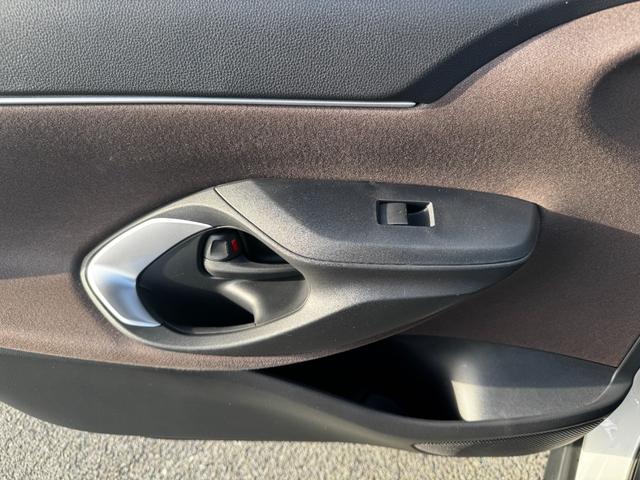 ヤリスクロス ハイブリッドZ パノラミックビューM/BSM/ドラレコ前後/ETC/純正Dオーディオ(フルセグTV・AppleCarPlay・Bluetoot・ラジオ)/前席シートヒーター/LEDヘッドライト/オートハイビーム(39枚目)