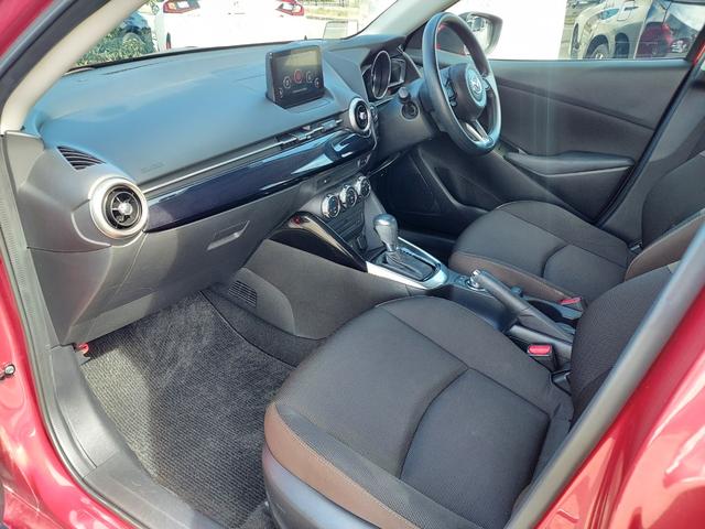 MAZDA2 XDプロアクティブ 純正メモリーナビ(フルセグ・DVD・CD・ラジオ・BT)/純正アンダースポイラー(前・横・後)/LEDヘッドライト/オートライト/シートヒーター(前)/ステアリングスイッチ/TVキット/スマートキー(26枚目)