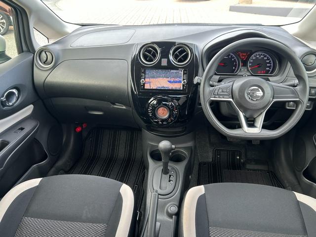 ノート X 純正ナビケーション(フルセグTV・BT・FM・AM・AUX・DVD・CD)/ETC/アラウンドビューモニター/デジタルインナーミラー/純正ドラレコ(前・後)/障害物センサー/衝突被害軽減ブレーキ(32枚目)