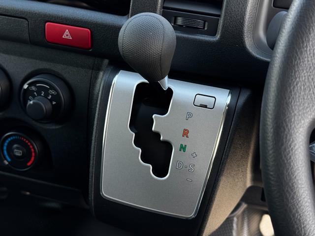 ハイエースバン ロングＤＸ　ＧＬパッケージ　パノラミックビューモニターカメラ付き／ステアリングスイッチ／デジタルインナーミラー／オートライト／オートハイビーム／ＬＥＤヘッドライト／ＡＣ１００Ｗ電源／リアクーラー／リアヒーター／電格ミラー（20枚目）