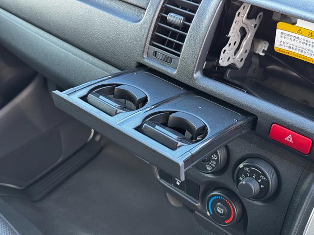 ハイエースバン ロングＤＸ　ＧＬパッケージ　パノラミックビューモニターカメラ付き／ステアリングスイッチ／デジタルインナーミラー／オートライト／オートハイビーム／ＬＥＤヘッドライト／ＡＣ１００Ｗ電源／リアクーラー／リアヒーター／電格ミラー（21枚目）