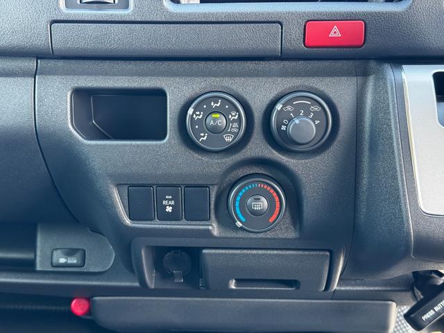 ハイエースバン ロングＤＸ　ＧＬパッケージ　パノラミックビューモニターカメラ付き／ステアリングスイッチ／デジタルインナーミラー／オートライト／オートハイビーム／ＬＥＤヘッドライト／ＡＣ１００Ｗ電源／リアクーラー／リアヒーター／電格ミラー（22枚目）