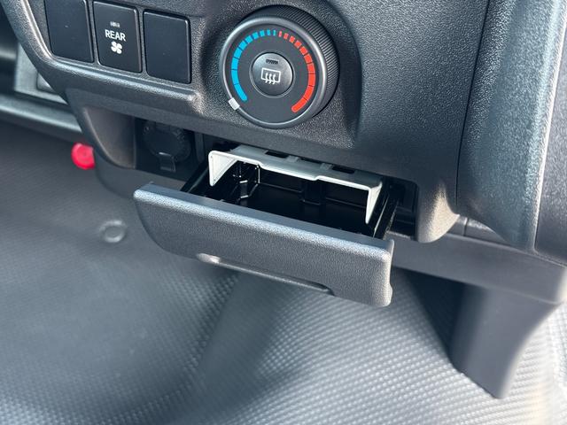 ハイエースバン ロングＤＸ　ＧＬパッケージ　パノラミックビューモニターカメラ付き／ステアリングスイッチ／デジタルインナーミラー／オートライト／オートハイビーム／ＬＥＤヘッドライト／ＡＣ１００Ｗ電源／リアクーラー／リアヒーター／電格ミラー（23枚目）