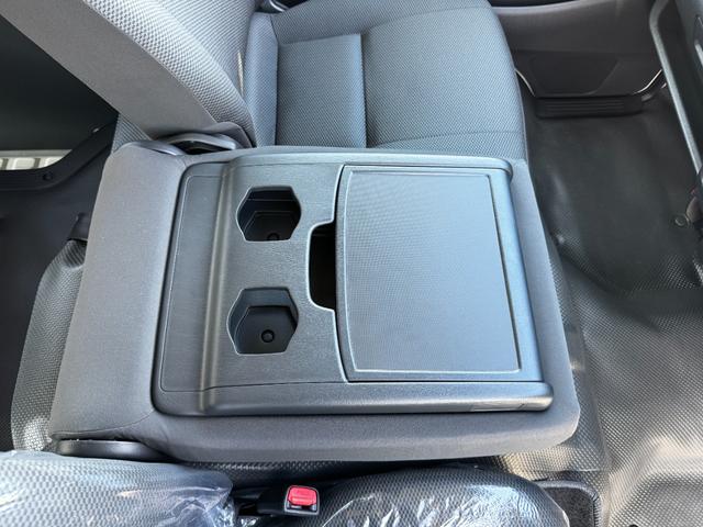 ハイエースバン ロングＤＸ　ＧＬパッケージ　パノラミックビューモニターカメラ付き／ステアリングスイッチ／デジタルインナーミラー／オートライト／オートハイビーム／ＬＥＤヘッドライト／ＡＣ１００Ｗ電源／リアクーラー／リアヒーター／電格ミラー（26枚目）