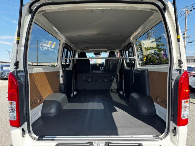 ハイエースバン ロングＤＸ　ＧＬパッケージ　パノラミックビューモニターカメラ付き／ステアリングスイッチ／デジタルインナーミラー／オートライト／オートハイビーム／ＬＥＤヘッドライト／ＡＣ１００Ｗ電源／リアクーラー／リアヒーター／電格ミラー（29枚目）