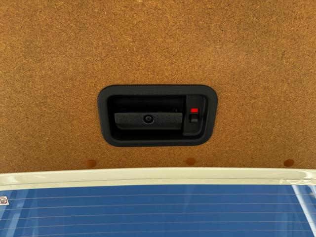 ハイエースバン ロングＤＸ　ＧＬパッケージ　パノラミックビューモニターカメラ付き／ステアリングスイッチ／デジタルインナーミラー／オートライト／オートハイビーム／ＬＥＤヘッドライト／ＡＣ１００Ｗ電源／リアクーラー／リアヒーター／電格ミラー（30枚目）