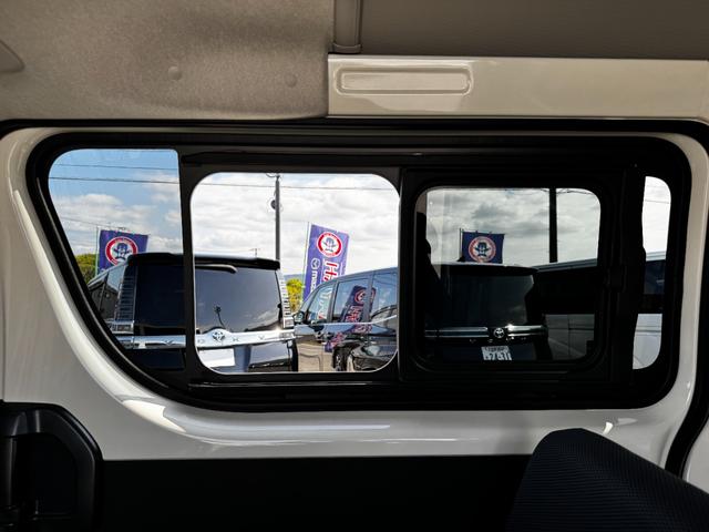 ハイエースバン ロングＤＸ　ＧＬパッケージ　パノラミックビューモニターカメラ付き／ステアリングスイッチ／デジタルインナーミラー／オートライト／オートハイビーム／ＬＥＤヘッドライト／ＡＣ１００Ｗ電源／リアクーラー／リアヒーター／電格ミラー（33枚目）