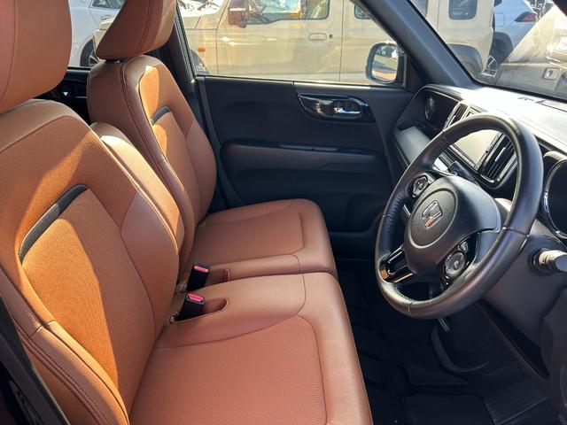 N-ONE プレミアムツアラーSSネオクラシックレーサーパッケジ ギャザス7インチメモリーナビ(フルセグTV・CD・DVD・ラジオ・BT)/前席シートヒーター/ETC/専用装備(ボンネットストライプ・チェッカーデカール/15インチAW・タンカラーコンビシート)(11枚目)