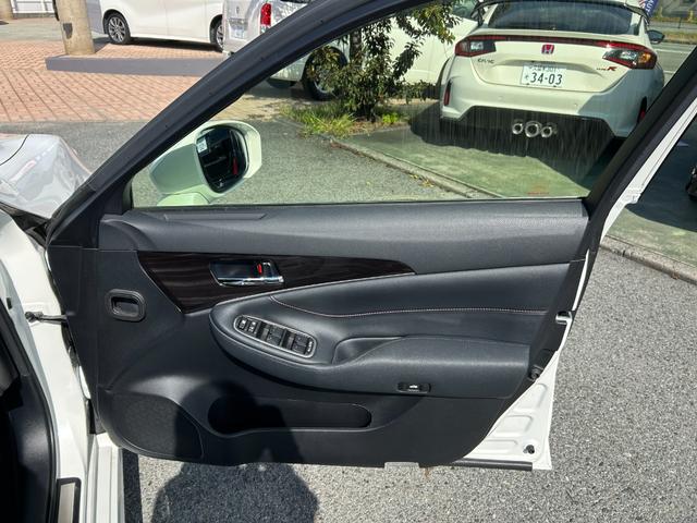 クラウンハイブリッド アスリートＳ　純正ナビ（フルセグＴＶ・ＢＴ・ラジオ・ＣＤ・ＤＶＤ）／バックカメラ／クルーズコントロール／ＥＴＣ／ステアリングスイッチ／純正１８インチＡＷ／ＬＥＤヘッドライト／前席パワーシート／コーナーセンサー（9枚目）