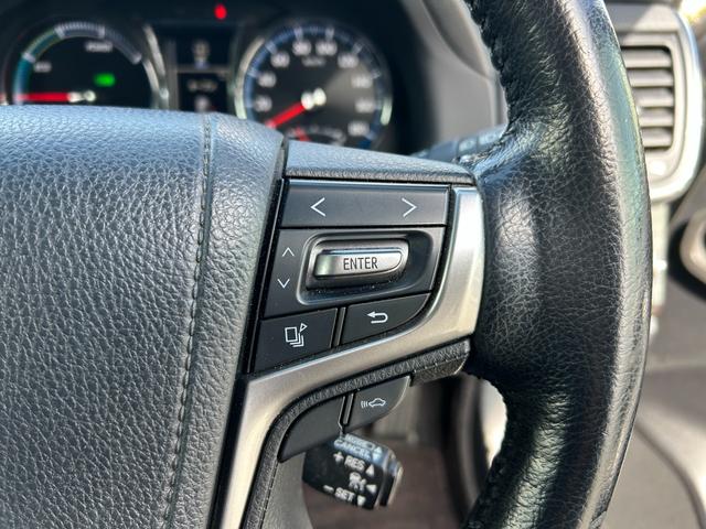 クラウンハイブリッド アスリートＳ　純正ナビ（フルセグＴＶ・ＢＴ・ラジオ・ＣＤ・ＤＶＤ）／バックカメラ／クルーズコントロール／ＥＴＣ／ステアリングスイッチ／純正１８インチＡＷ／ＬＥＤヘッドライト／前席パワーシート／コーナーセンサー（16枚目）