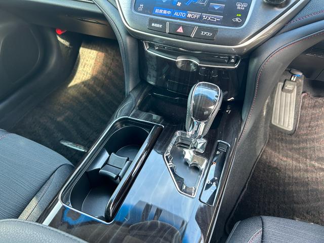 クラウンハイブリッド アスリートＳ　純正ナビ（フルセグＴＶ・ＢＴ・ラジオ・ＣＤ・ＤＶＤ）／バックカメラ／クルーズコントロール／ＥＴＣ／ステアリングスイッチ／純正１８インチＡＷ／ＬＥＤヘッドライト／前席パワーシート／コーナーセンサー（27枚目）