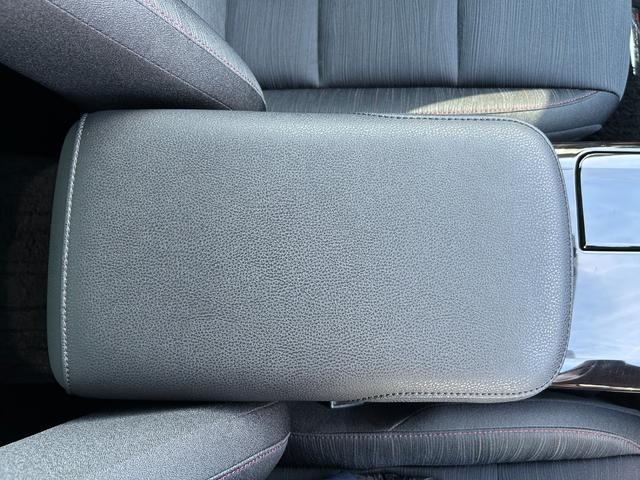 クラウンハイブリッド アスリートＳ　純正ナビ（フルセグＴＶ・ＢＴ・ラジオ・ＣＤ・ＤＶＤ）／バックカメラ／クルーズコントロール／ＥＴＣ／ステアリングスイッチ／純正１８インチＡＷ／ＬＥＤヘッドライト／前席パワーシート／コーナーセンサー（28枚目）