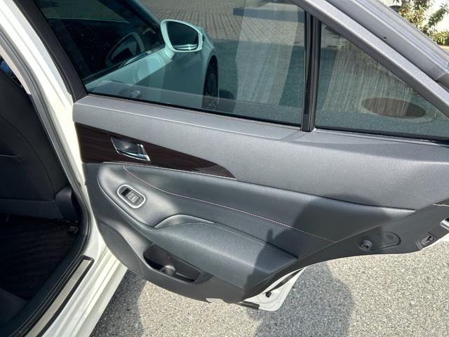 クラウンハイブリッド アスリートＳ　純正ナビ（フルセグＴＶ・ＢＴ・ラジオ・ＣＤ・ＤＶＤ）／バックカメラ／クルーズコントロール／ＥＴＣ／ステアリングスイッチ／純正１８インチＡＷ／ＬＥＤヘッドライト／前席パワーシート／コーナーセンサー（30枚目）