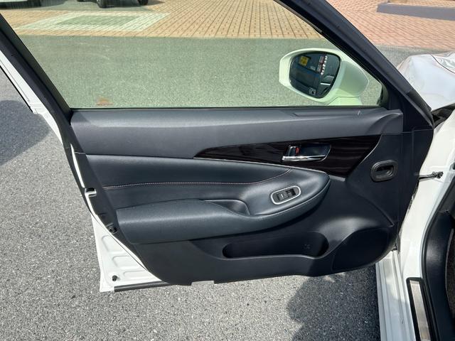 クラウンハイブリッド アスリートＳ　純正ナビ（フルセグＴＶ・ＢＴ・ラジオ・ＣＤ・ＤＶＤ）／バックカメラ／クルーズコントロール／ＥＴＣ／ステアリングスイッチ／純正１８インチＡＷ／ＬＥＤヘッドライト／前席パワーシート／コーナーセンサー（38枚目）