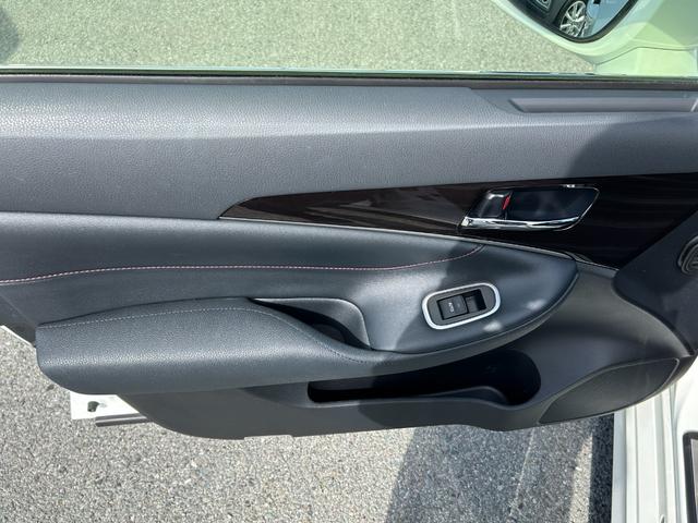 クラウンハイブリッド アスリートＳ　純正ナビ（フルセグＴＶ・ＢＴ・ラジオ・ＣＤ・ＤＶＤ）／バックカメラ／クルーズコントロール／ＥＴＣ／ステアリングスイッチ／純正１８インチＡＷ／ＬＥＤヘッドライト／前席パワーシート／コーナーセンサー（39枚目）