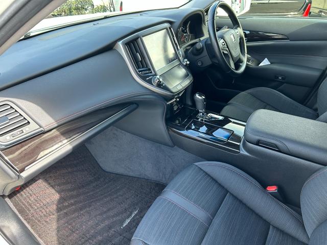 クラウンハイブリッド アスリートＳ　純正ナビ（フルセグＴＶ・ＢＴ・ラジオ・ＣＤ・ＤＶＤ）／バックカメラ／クルーズコントロール／ＥＴＣ／ステアリングスイッチ／純正１８インチＡＷ／ＬＥＤヘッドライト／前席パワーシート／コーナーセンサー（40枚目）