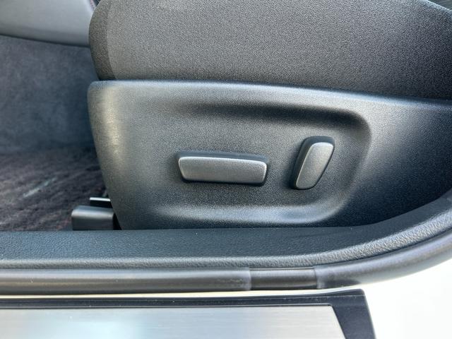 クラウンハイブリッド アスリートＳ　純正ナビ（フルセグＴＶ・ＢＴ・ラジオ・ＣＤ・ＤＶＤ）／バックカメラ／クルーズコントロール／ＥＴＣ／ステアリングスイッチ／純正１８インチＡＷ／ＬＥＤヘッドライト／前席パワーシート／コーナーセンサー（42枚目）