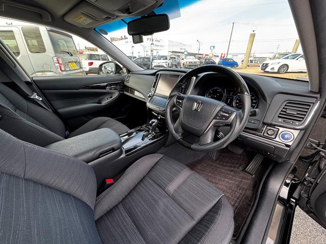 クラウンハイブリッド アスリートＳ　純正ナビゲーション（フルセグＴＶ・ＢＴ・ＡＵＸ・ＣＤ・ＤＶＤ・ＡＭ・ＦＭ）クルーズコントロール／横滑り防止装置／障害物センサー／ＥＴＣ／バックカメラ／パワーシート（前席）／ＭＴモード／スマートキー（12枚目）