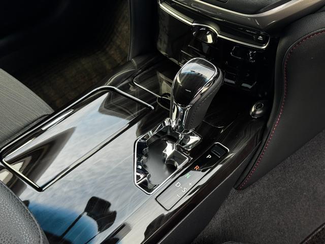 クラウンハイブリッド アスリートＳ　純正ナビゲーション（フルセグＴＶ・ＢＴ・ＡＵＸ・ＣＤ・ＤＶＤ・ＡＭ・ＦＭ）クルーズコントロール／横滑り防止装置／障害物センサー／ＥＴＣ／バックカメラ／パワーシート（前席）／ＭＴモード／スマートキー（29枚目）